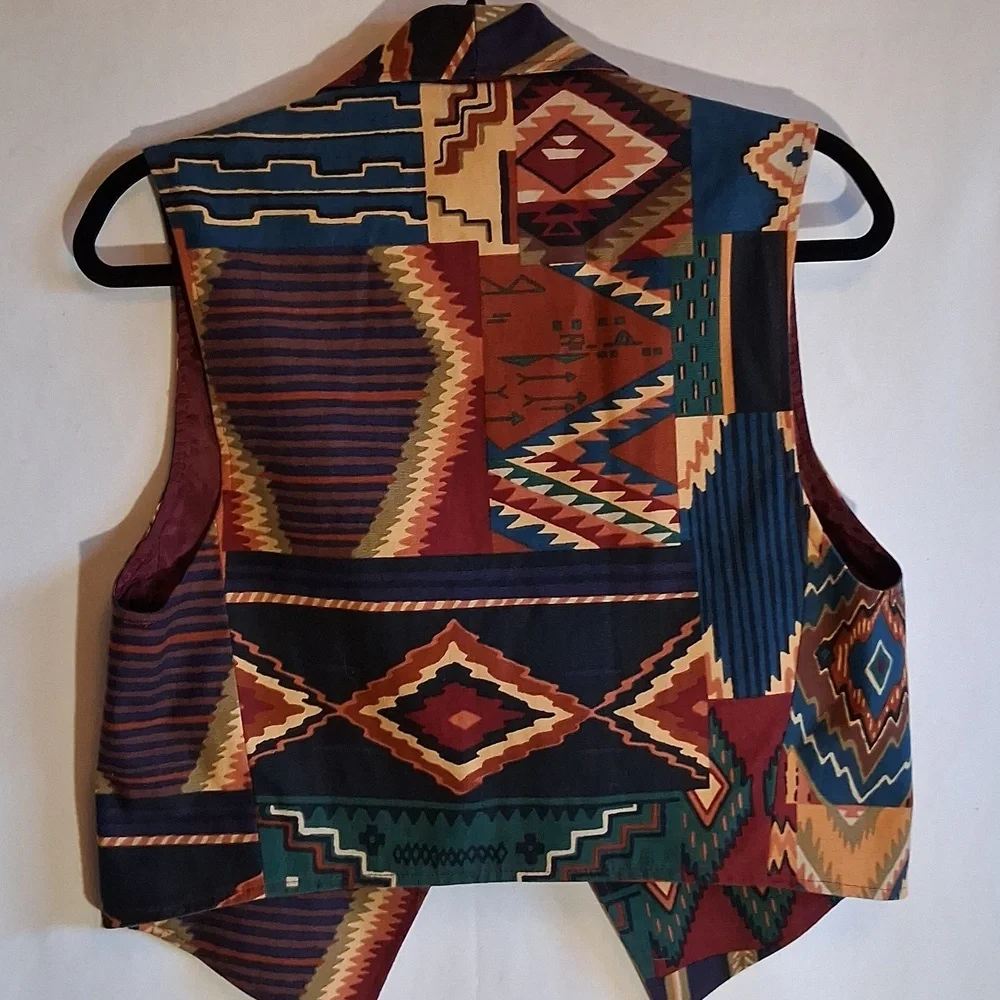 Wraps Geometric Pattern Vest - Picture 5 of 5